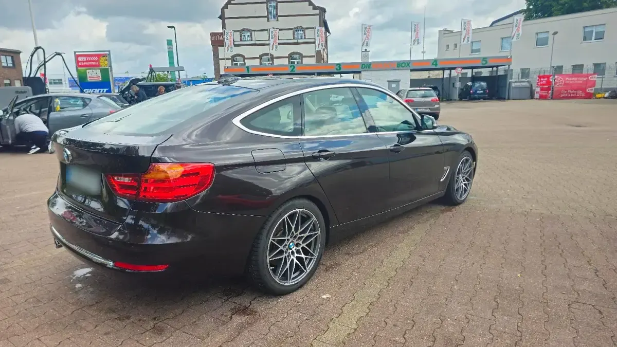Gebraucht BMW 330 258 PS (189 kW) 2014 Braun Limousine