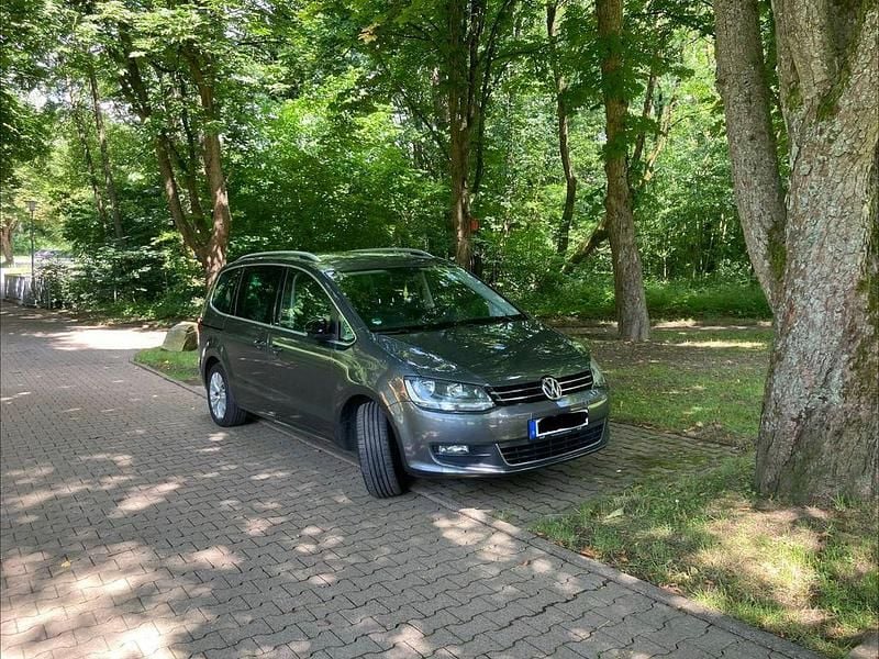 Grau Gebraucht 2011 VW Sharan Van / Kleinbus | 7.999 € (Guter Preis) - Bild 1/4