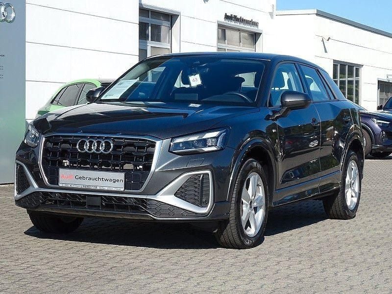 Daytonagrau (metallic) Gebraucht 2023 Audi Q2 S-Line SUV | 25.745 € (Guter Preis) - Bild 1/4