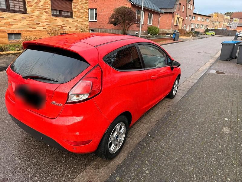 Gebraucht Ford Fiesta 95 PS (69 kW) 2012 Rot Kleinwagen