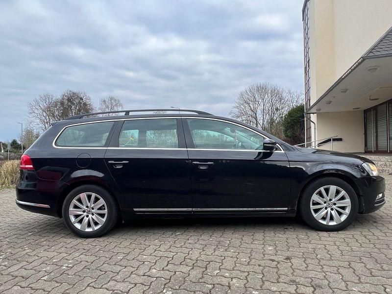 Schwarz Gebraucht 2011 VW Passat Comfortline Kombi | 4.999 € (Guter Preis) - Bild 1/4