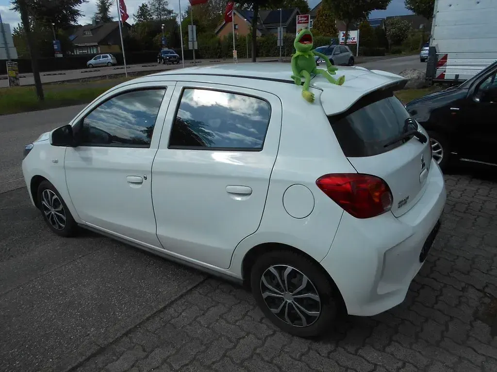 Gebraucht Mitsubishi Space Star Basis 71 PS (52 kW) 2021 Weiß Kleinwagen