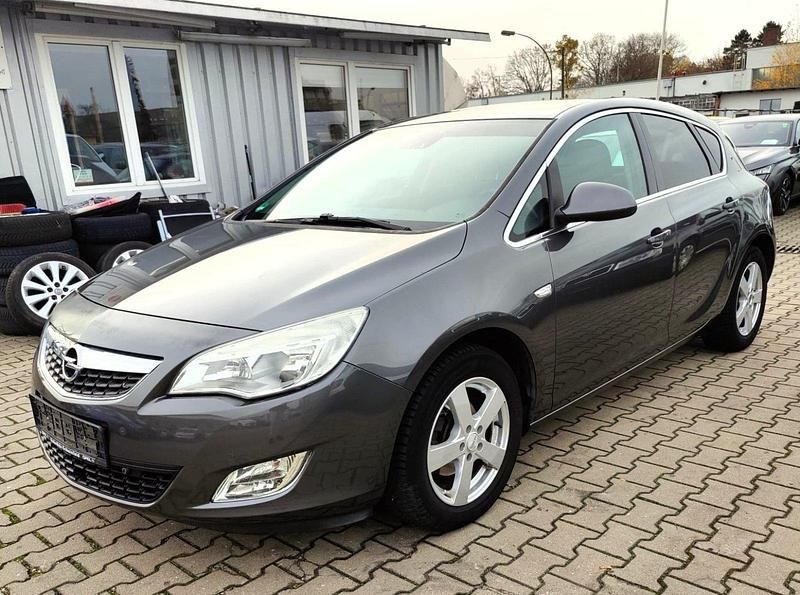 Grau Gebraucht 2010 Opel Astra Cosmo Limousine | 2.500 € (Guter Preis) - Bild 1/4