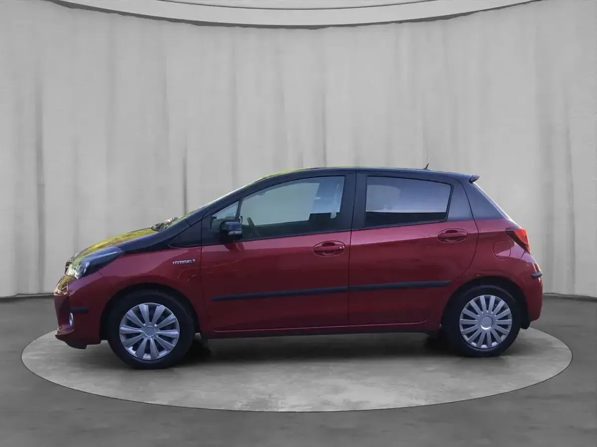 Gebraucht Toyota Yaris Hybrid Style 101 PS (74 kW) 2016 Rot/schwarz Limousine