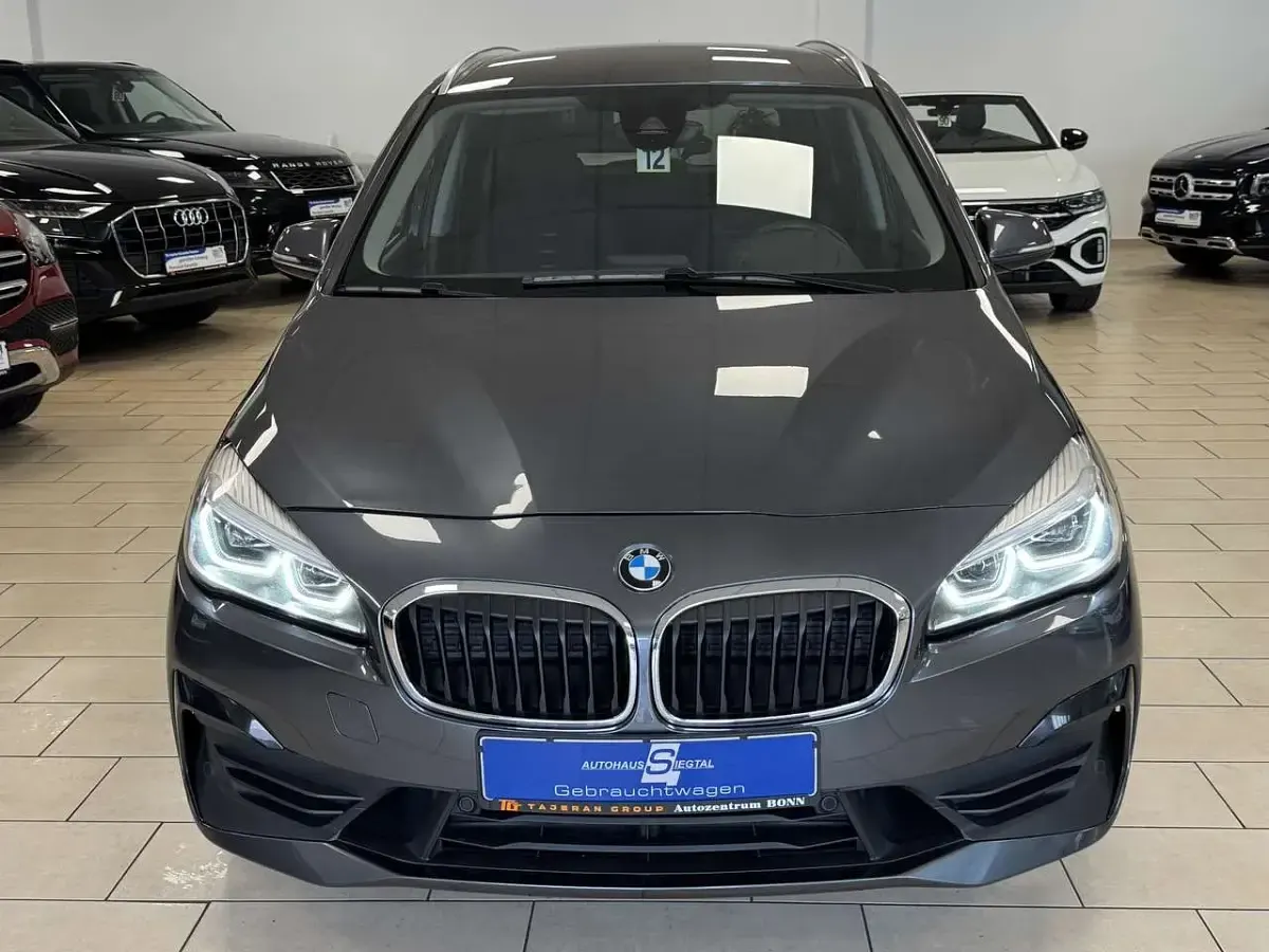 Gebraucht BMW 220 Advantage 190 PS (139 kW) 2022 Mineralgrau metallic Van / Kleinbus