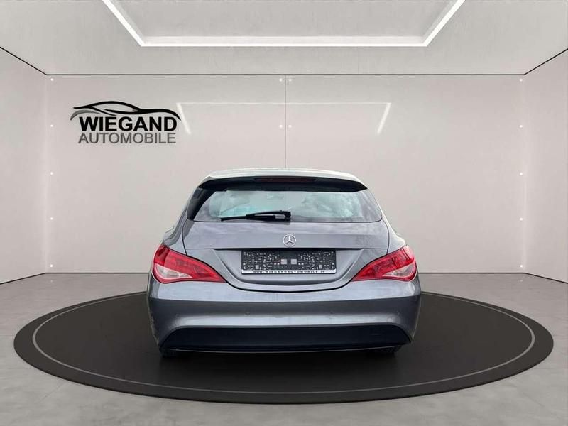 Gebraucht Mercedes CLA200 156 PS (114 kW) 2016 Mountaingrau  met. Kombi