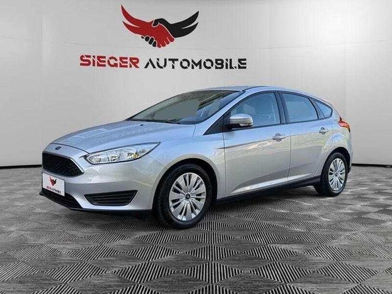 Silber Gebraucht 2015 Ford Focus Trend Limousine | 10.390 € (Fairer Preis) - Bild 1/4