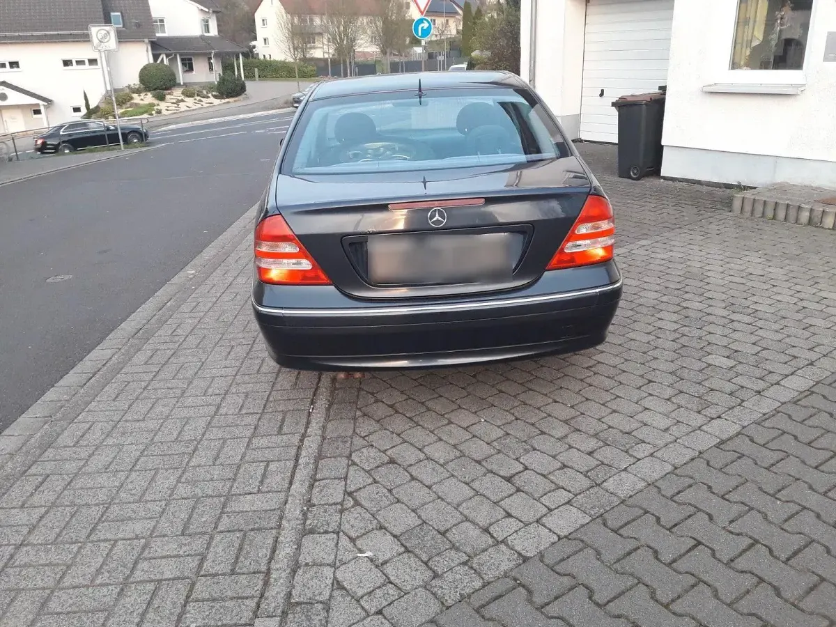 Gebraucht Mercedes C200 Avantgarde 170 PS (125 kW) 2003 Blau Limousine