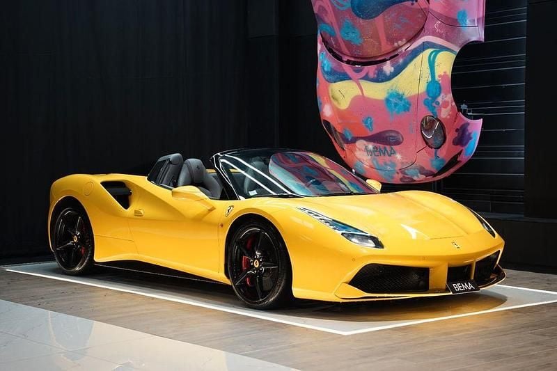 Gebraucht Ferrari 488 669 PS (492 kW) 2017 Gelb Cabrio