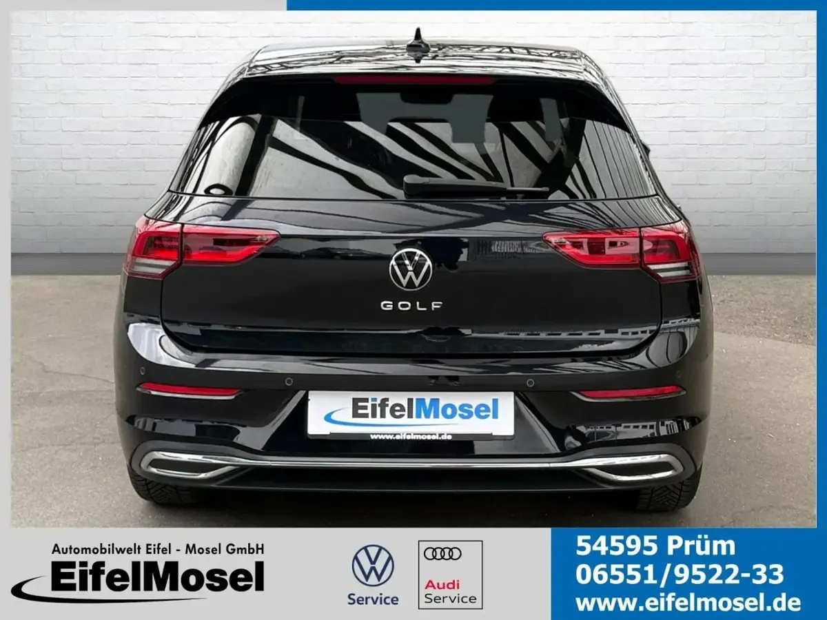 Gebraucht VW Golf VIII Life 150 PS (110 kW) 2021 Schwarz Limousine