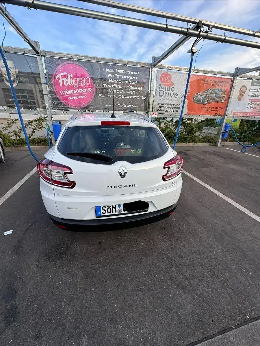Gebraucht Renault Mégane GrandTour Dynamique 110 PS (80 kW) 2012 Weiß Kombi