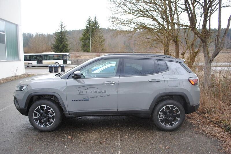Gebraucht Jeep Compass 241 PS (177 kW) 2023 Stinggray clear coat (grau) SUV