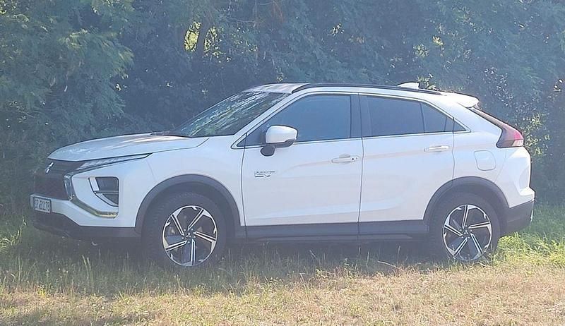 Weiß Gebraucht 2022 Mitsubishi Eclipse Cross Basis SUV | 21.900 € (Guter Preis) - Bild 1/4