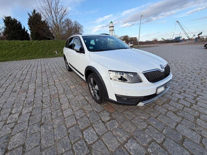 Gebraucht Skoda Octavia 184 PS (135 kW) 2016 Weiß Kleinwagen