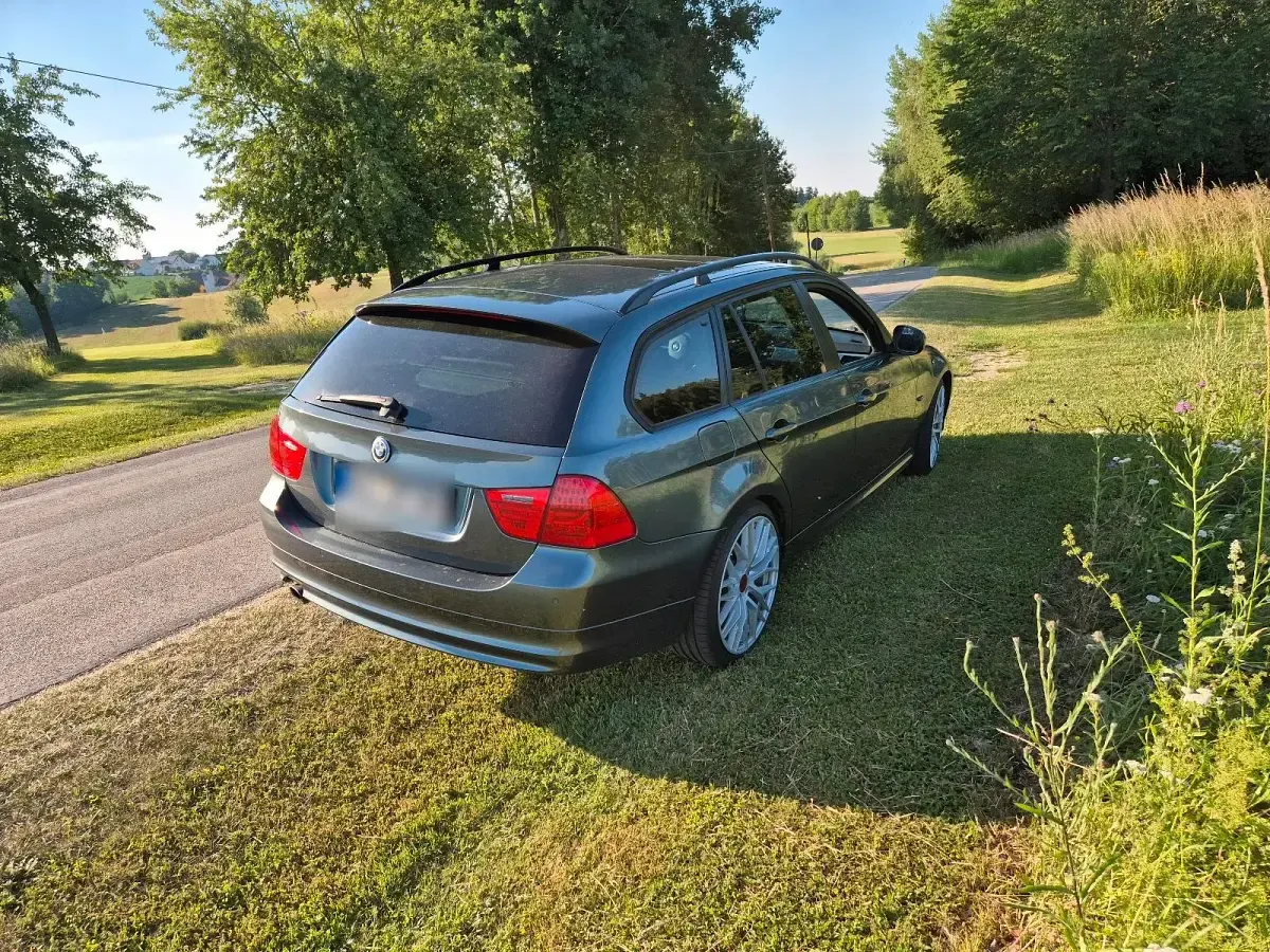 Gebraucht BMW 320 170 PS (125 kW) 2008 Grün Kombi
