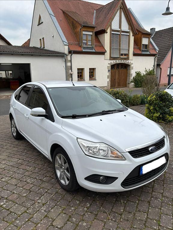 Gebraucht Ford Focus 109 PS (80 kW) 2011 Weiß Limousine