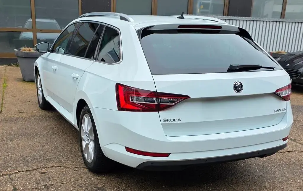 Gebraucht Skoda Superb 220 PS (161 kW) 2017 Weiß Limousine