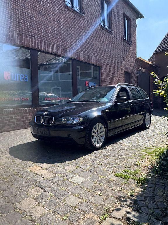 Schwarz Gebraucht 2003 BMW 320 Exclusive Kombi | 3.499 € (Fairer Preis) - Bild 1/4