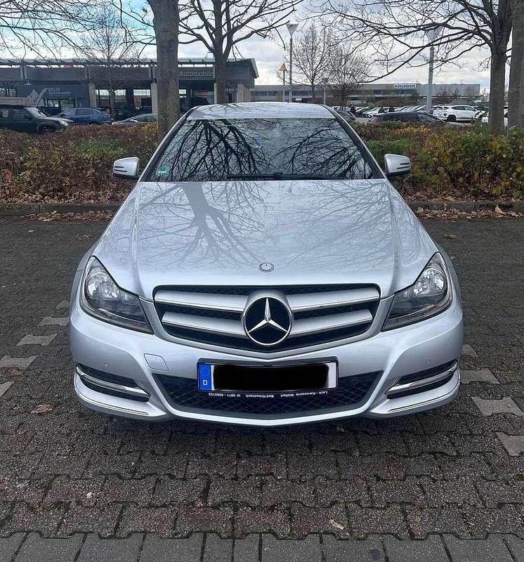 Gebraucht Mercedes C180 156 PS (114 kW) 2011 Silber Coupé
