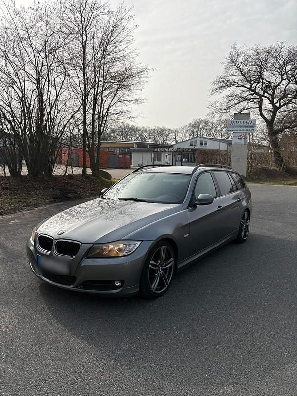 Gebraucht BMW 318 143 PS (105 kW) 2009 Grau Kombi