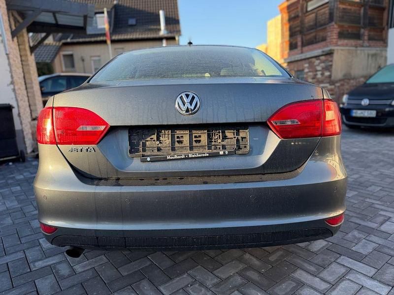 Gebraucht VW Jetta Comfortline 105 PS (77 kW) 2011 Grau Limousine