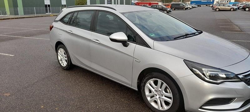 Silber Gebraucht 2019 Opel Astra Kombi | 13.500 € (Etwas zu teuer) - Bild 1/4