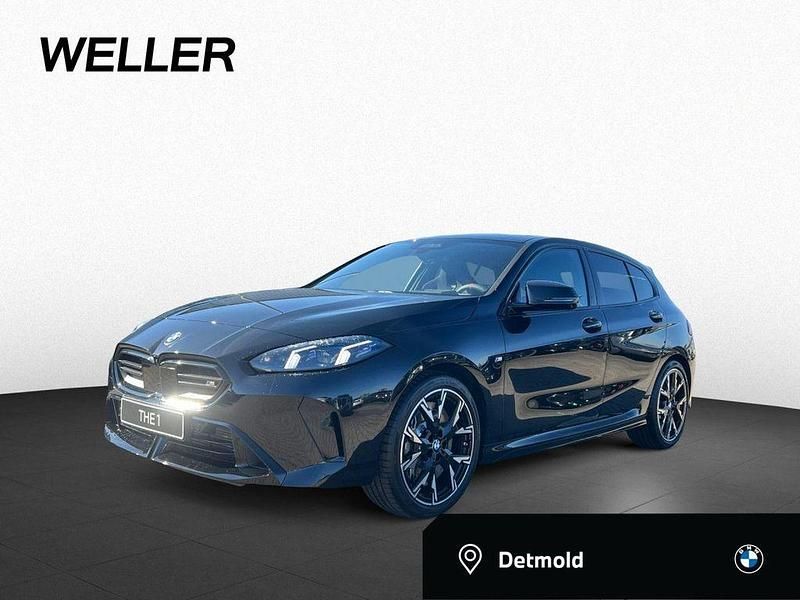 Black sapphire (schwarz) Gebraucht 2024 BMW M135 M Sport Kleinwagen | 53.490 € - Bild 1/4