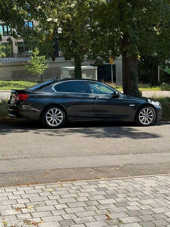 Schwarz Gebraucht 2010 BMW 523 Limousine | 13.600 € (Fairer Preis) - Bild 1/4