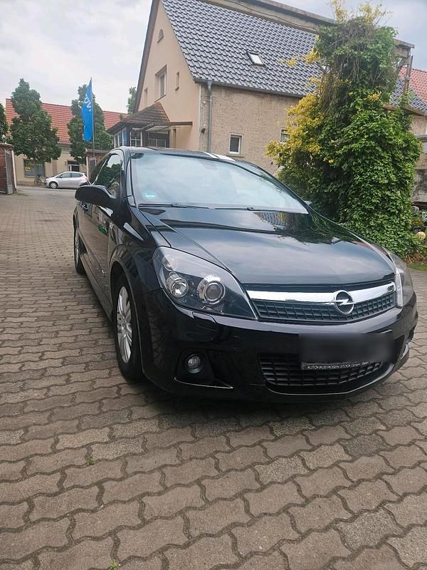 Schwarz Gebraucht 2009 Opel Astra GTC OPC Coupé | 4.250 € (Fairer Preis) - Bild 1/4