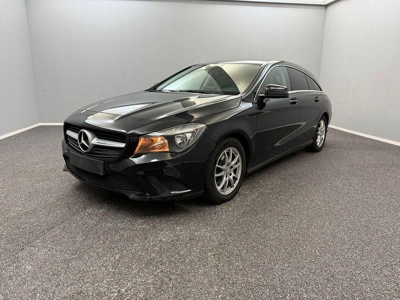 Schwarz Gebraucht 2015 Mercedes CLA200 Shooting Brake Kombi | 13.999 € (Fairer Preis) - Bild 1/4