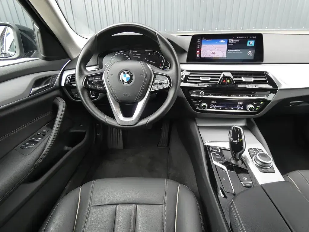Gebraucht BMW 520 190 PS (139 kW) 2020 Black sapphire Limousine