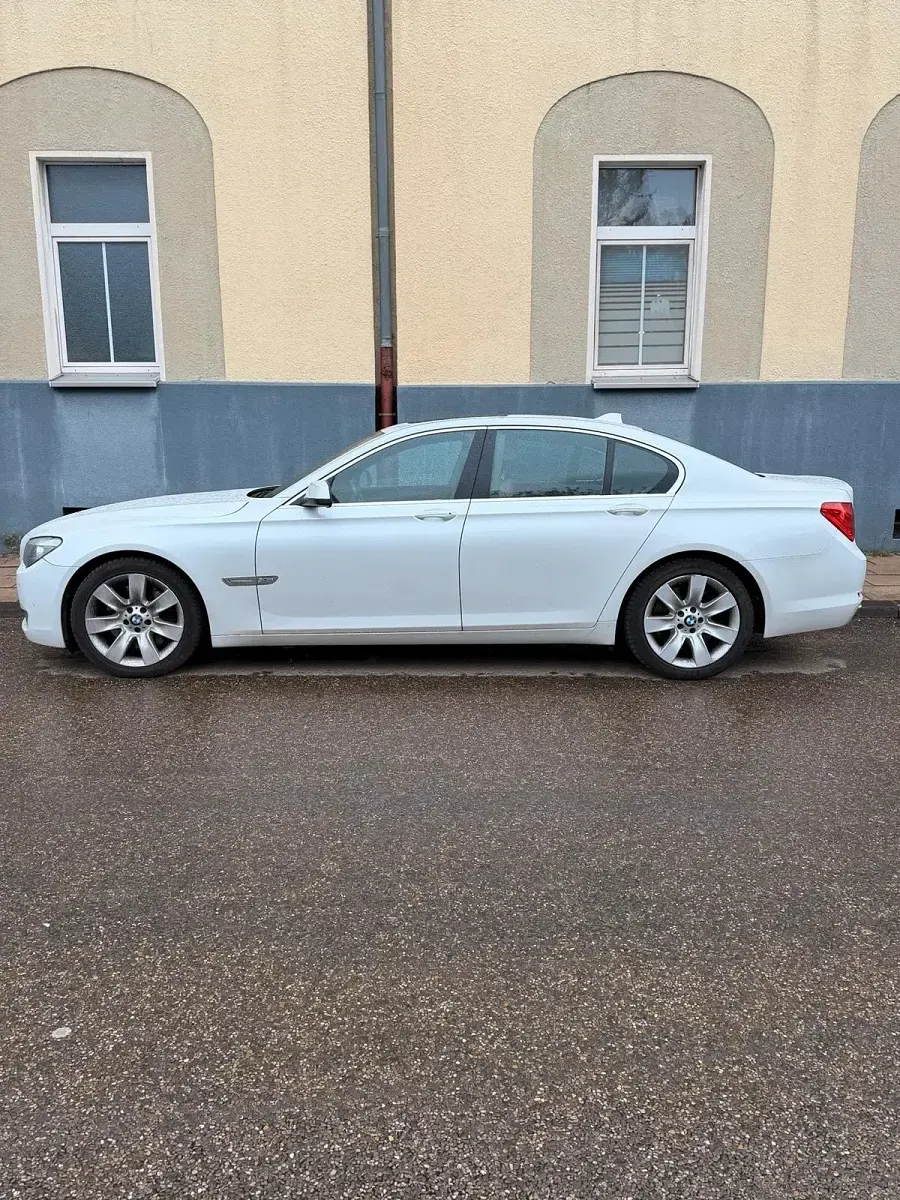 Gebraucht BMW 750 2011 Weiß Limousine