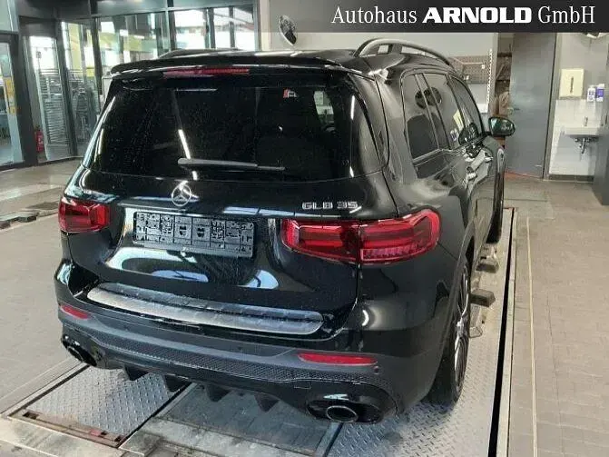 Second-hand Mercedes GLB35 AMG 306 CP (225 kW) 2024 Negru SUV