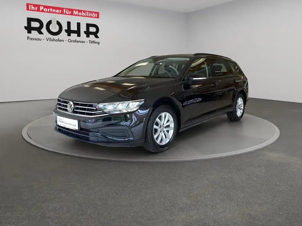 Gebraucht VW Passat Basis 150 PS (110 kW) 2021 Deep black perleffekt Kombi