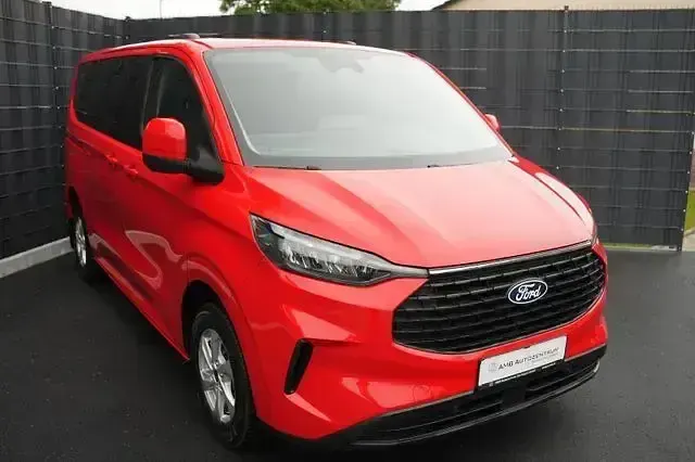 Gebraucht Ford Tourneo Custom Trend 136 PS (100 kW) 2025 Rot Van