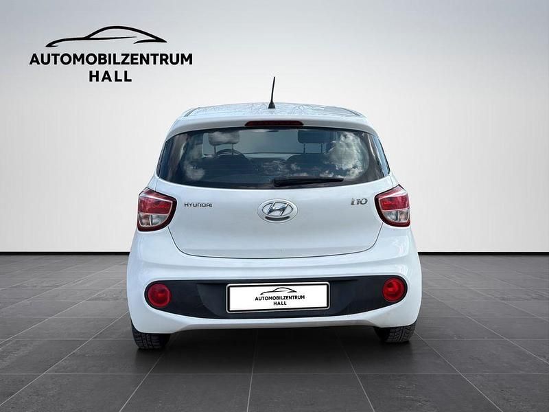 Gebraucht Hyundai i10 Trend 87 PS (63 kW) 2017 Weiß Kleinwagen