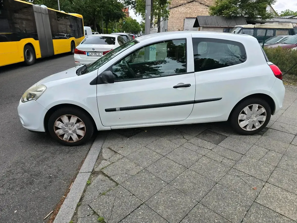 Gebraucht Renault Clio 75 PS (55 kW) 2011 Weiß Kleinwagen