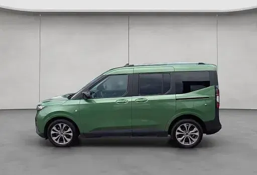 Gebraucht Ford Tourneo Courier Titanium 125 PS (91 kW) 2024 Grün metallic Van / Kleinbus