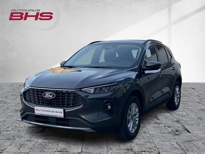 Magneticgrau (grau) Neu 2025 Ford Kuga Titanium SUV | 39.590 € (Fairer Preis) - Bild 1/4