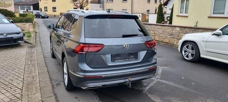 Gebraucht VW Tiguan Allspace Highline 150 PS (110 kW) 2020 Grau SUV
