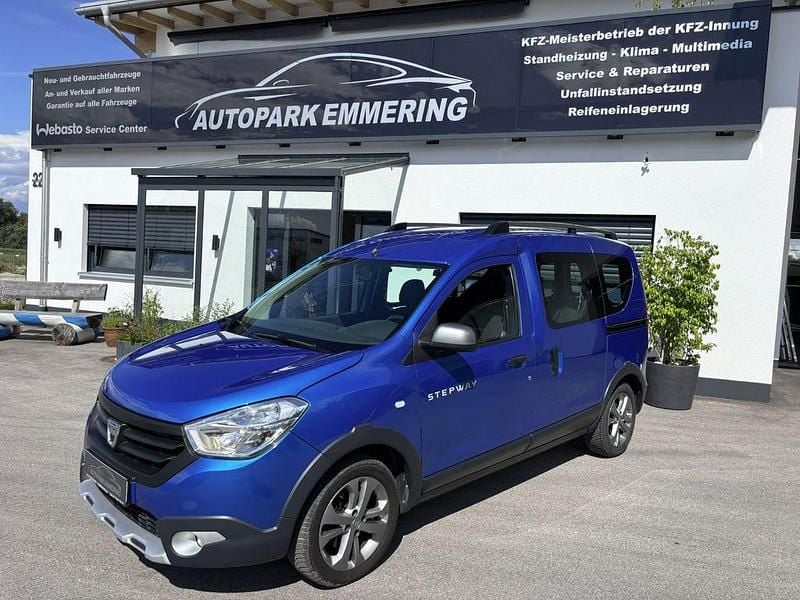Blau Gebraucht 2015 Dacia Dokker Stepway Van | 12.980 € (Teuer) - Bild 1/4