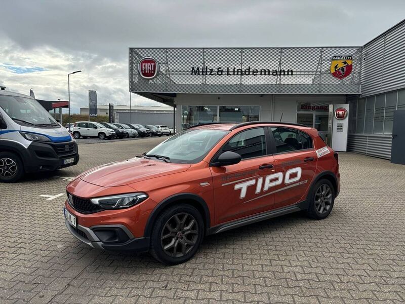 Orange Gebraucht 2021 Fiat Tipo Cross Limousine | 14.300 € (Etwas zu teuer) - Bild 1/4