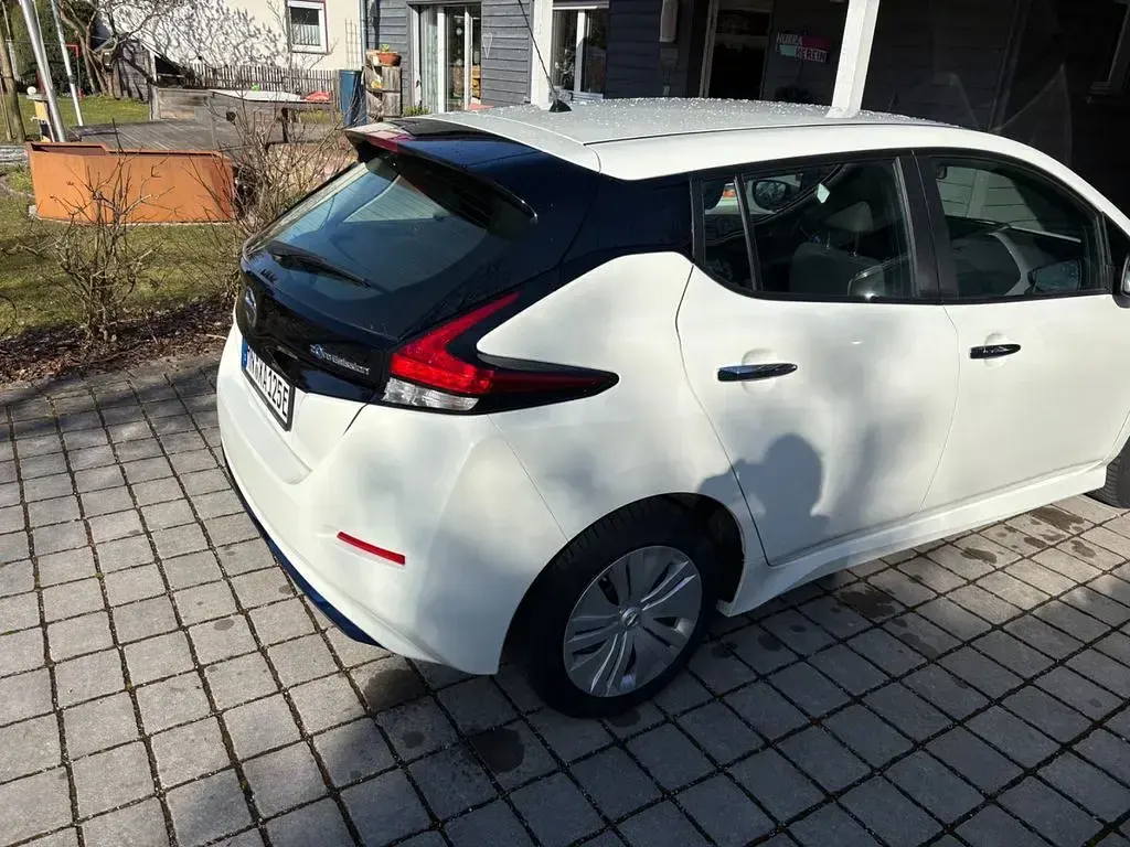 Gebraucht Nissan Leaf 110 kW (150 PS) 2021 Weiß Kleinwagen