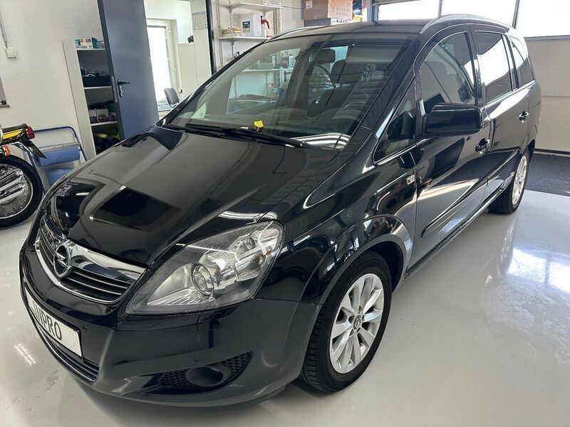 Gebraucht 2014 Opel Zafira Family Van / Kleinbus | 8.870 € (Etwas zu teuer) - Bild 1/4
