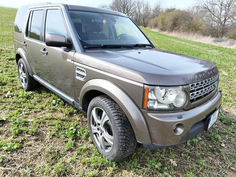 Braun Gebraucht 2011 Land Rover Discovery 4 HSE SUV | 21.400 € - Bild 1/4