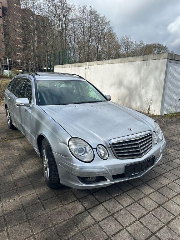 Gebraucht Mercedes E200 184 PS (135 kW) 2008 Silber Limousine