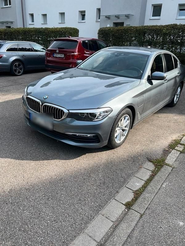 Grau Gebraucht 2017 BMW 530 Sport Line Limousine | 22.500 € (Superpreis) - Bild 1/4