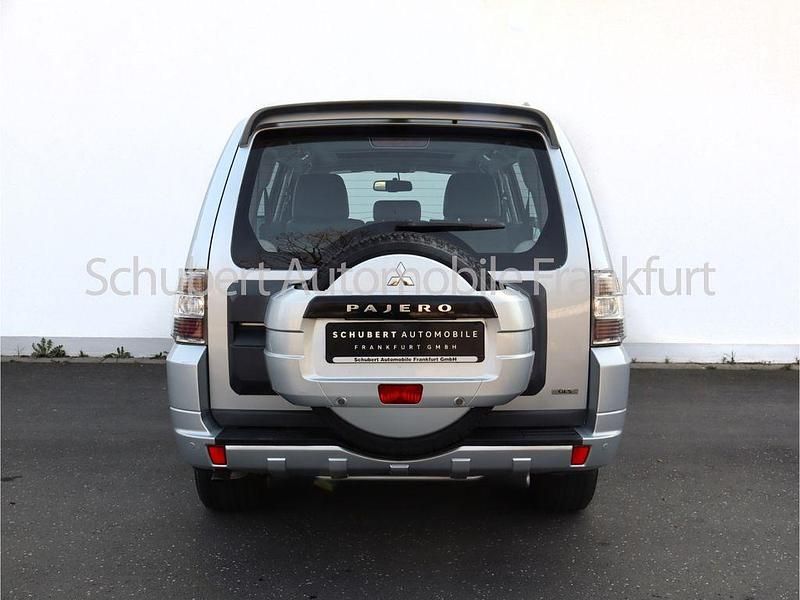 Gebraucht Mitsubishi Pajero 203 PS (149 kW) 2011 Silber SUV