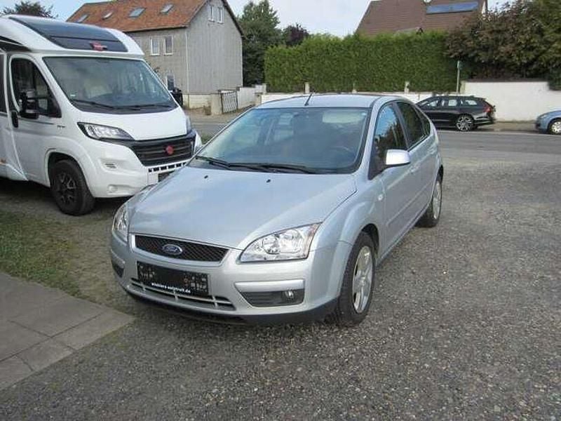 Silber Gebraucht 2007 Ford Focus Style Kleinwagen | 4.400 € (Etwas zu teuer) - Bild 1/4