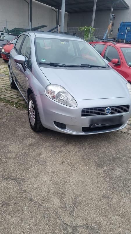 Grau Gebraucht 2007 Fiat Punto Active Limousine | 1.750 € (Fairer Preis) - Bild 1/4